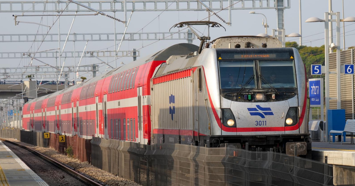 הרכבת מגיעה עד להרצליה