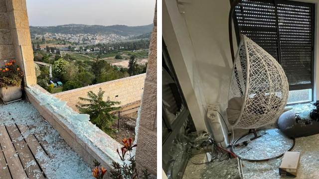 אחד הבתים שנפגע מרסיסי הרקטה באזור הרי ירושלים