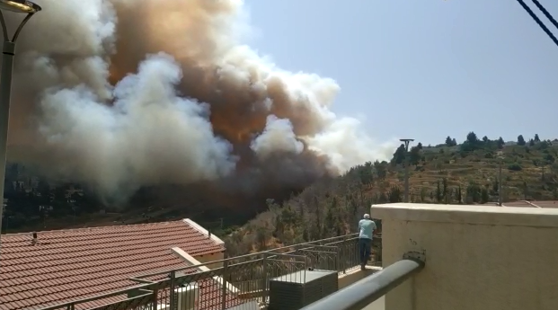 שריפה פרצה סמוך לירושלים; תושבים פונו מבתיהם במבשרת ציון