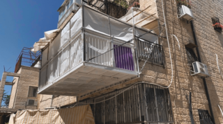 נהרסה בשבוע שעבר. המרפסת ברחוב שאול המלך 