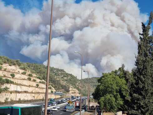 תיעוד עשן השריפה מאזור חאן שער הגיא