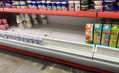 מקרר ריק בסופרמרקט של נינו פרץ