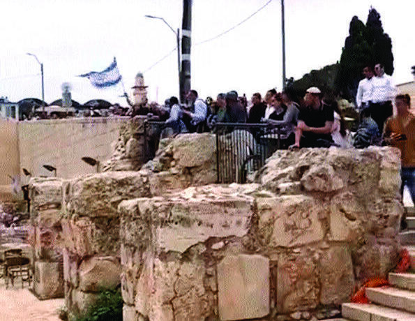 יהודים מוחים נגד נוצרים ליד הכותל במאי 