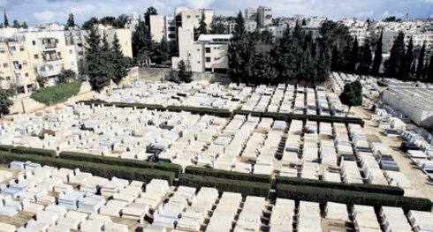 סנהדריה. נוף לבית הקברות. צילום: שלומי כהן