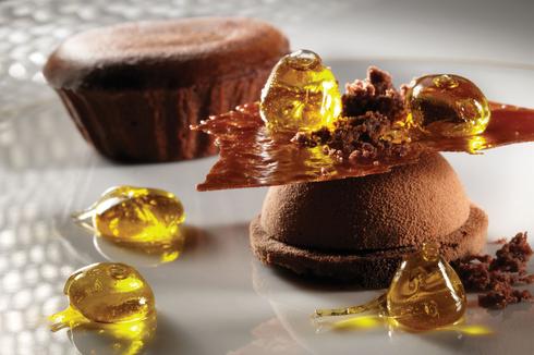 שוקולד סוכריות שמן זית, אחת המנות בלה רג׳מס. צילום: יורם אשהיים