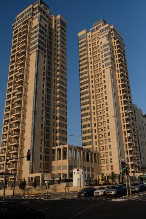 הבניינים בארנונה. 24 קומות. צילום: יואב דודקביץ'